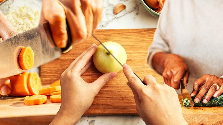 How to Clean Wooden Cutting Board with Hydrogen Peroxide?