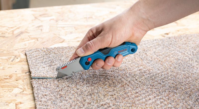 Plain Edge vs Serrated Edge: Which Blade Is Best for Kitchen Professionals?