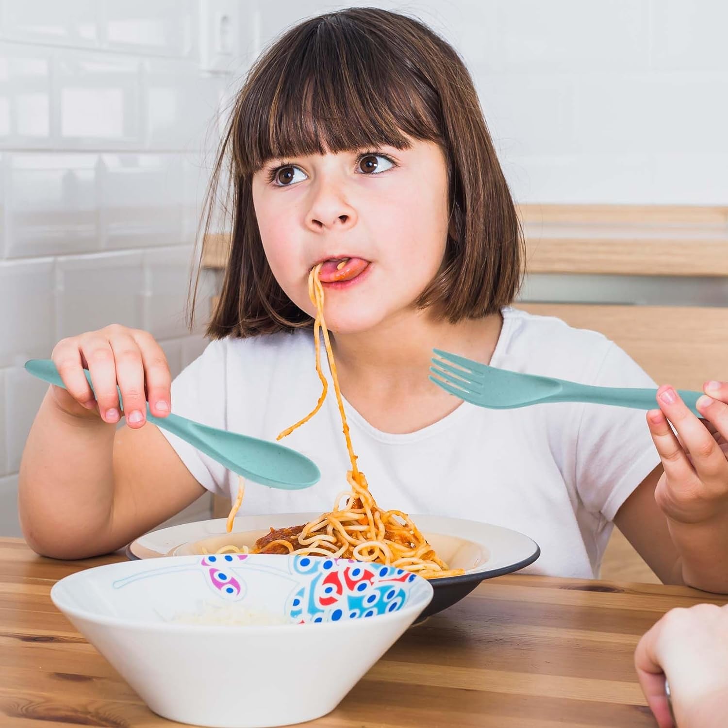 Reusable Utensil Set with Case, 2 Sets Travel Cutlery Set, Wheat Straw Fork Knife Spoon Set, Portable Utensils Set for Camping Picnic Party Work Lunch (Sea Island Cartoon Pattern Design) (Style 2)