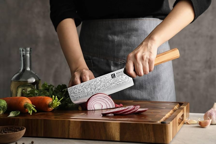 Mastering the Damascus Utility Knife for Kitchen Professionals
