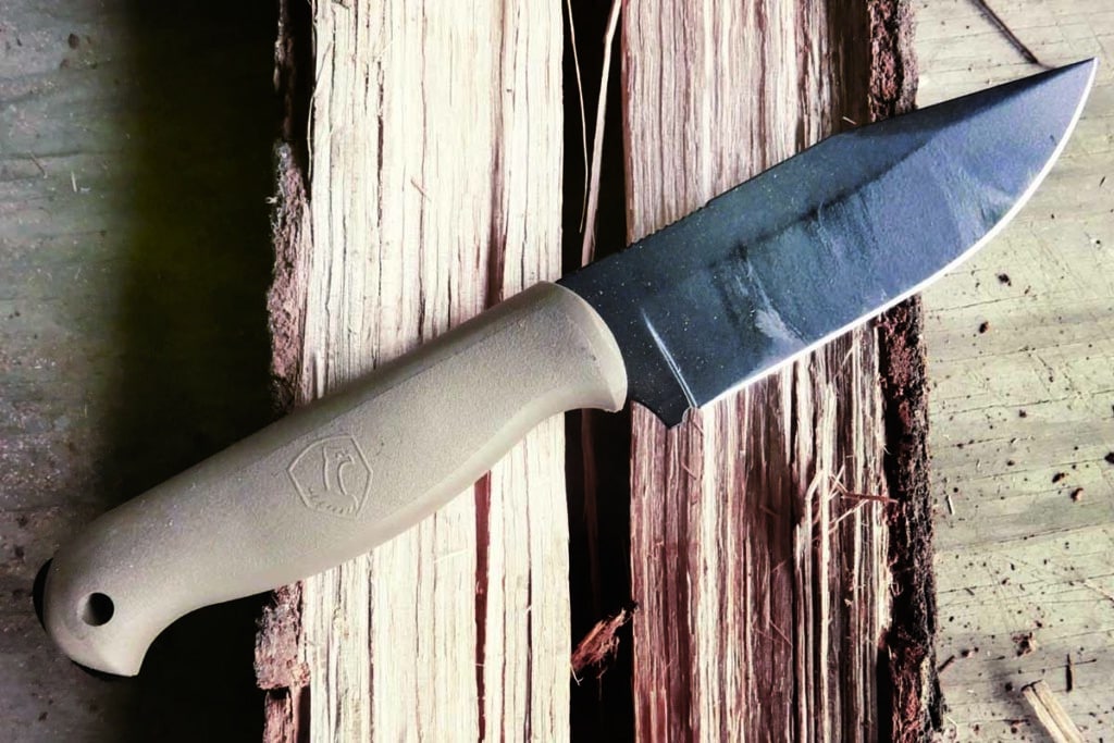 Fixed Blade Knife for Emergency Situations: Essential for Kitchen Professionals