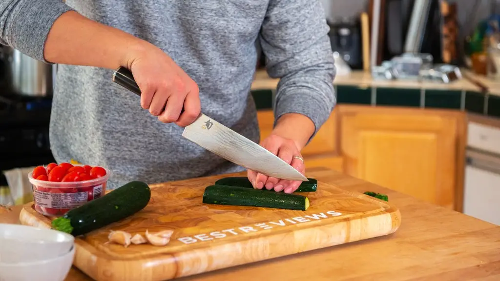 What Type of Blade Edge Does a Bread Knife Have? Its Here!