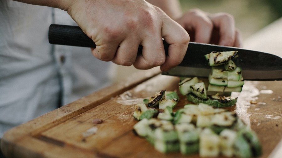Hand-Forging vs Machine-Made Damascus: A Deep Dive for Kitchen Professionals