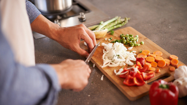 How to Finish Cutting Board Correctly and Safely?