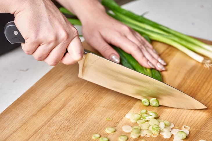 What Angle Should a Japanese Knife Be Sharpened at for Optimum Cutting?