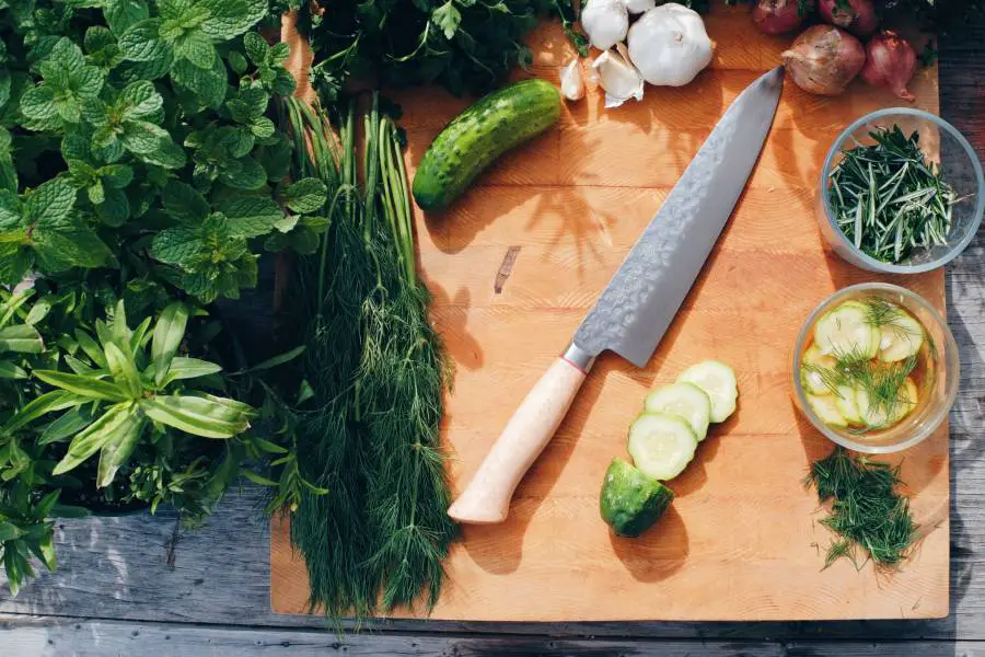 How to Clean a Santoku Knife Properly Without Damage?