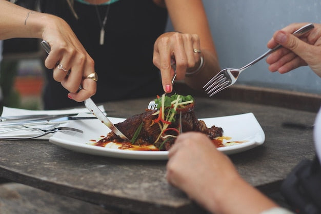 How to Eat Veal Chops with Knife Like a Professional