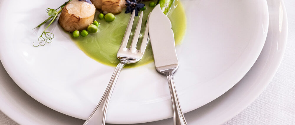 Mastering the Art of Eating Pavlova Politely with Knife