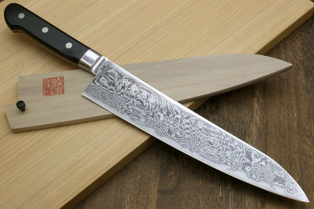 Traditional Damascus Knives: The Craft of Precision Blades