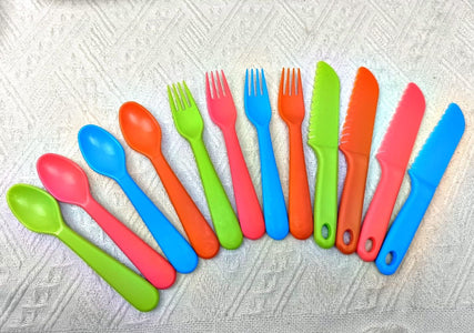 12Pcs Kids Cutlery Set, Plastic Toddler Utensils Forks and Spoons with Serrated Nylon Knives for School Lunch Box or Travel with Bright Colors, Reusable Kids Silverware Set Also for Adults