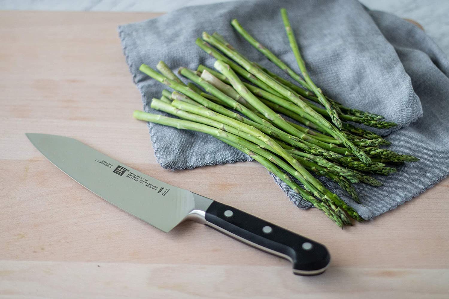 ZWILLING Pro 7-Inch Rocking Santoku Knife, 7'', Black/Stainless Steel