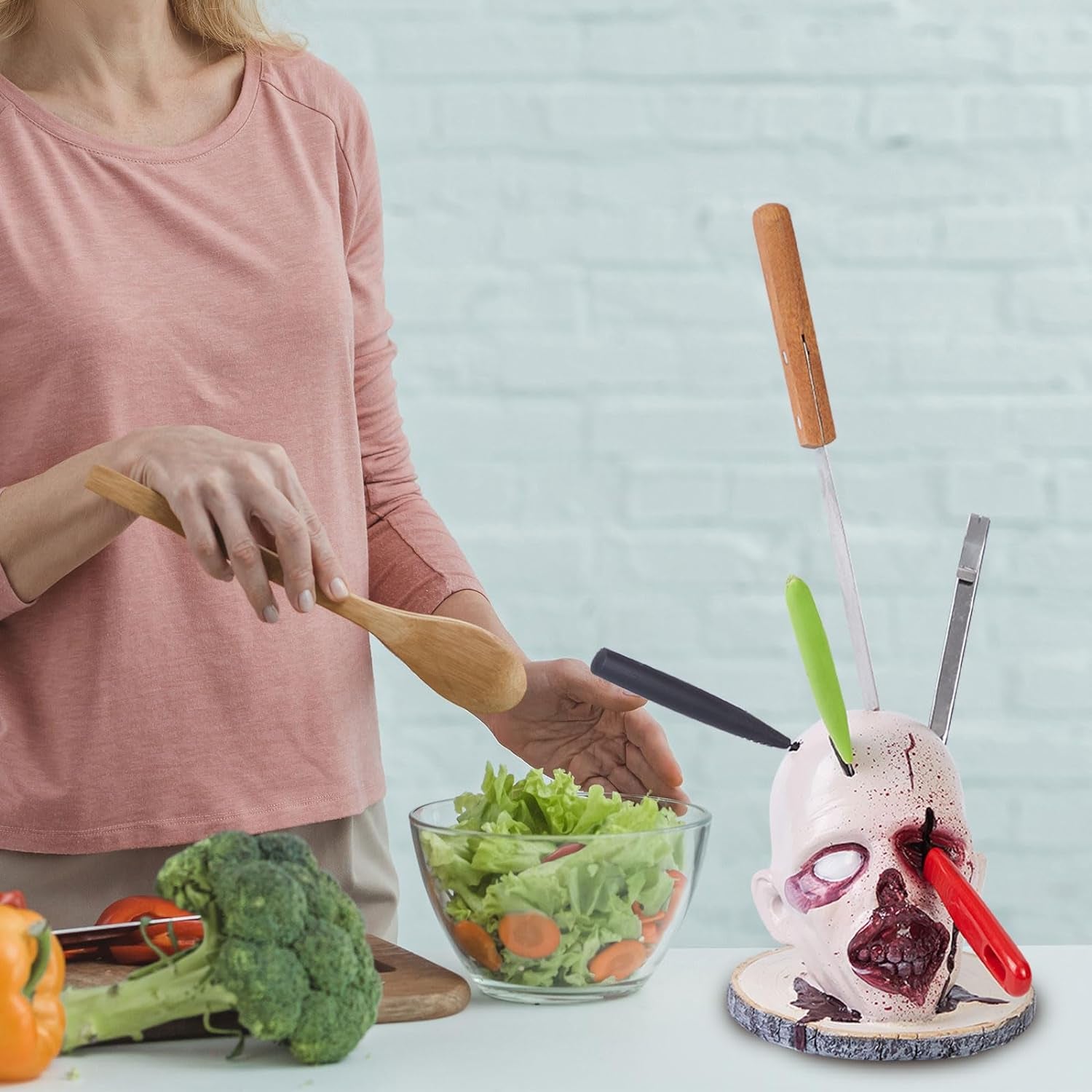 Skull Knife Holder for Kitchen,Skeleton Knife Stand, Resin Skull Knife Holder, Halloween Display Rack Skull Decor for Home Kitchen Decoration Gift