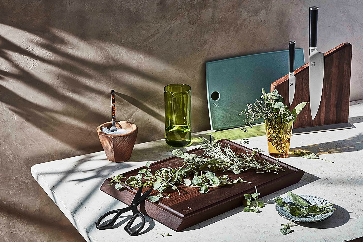 , Knife Stand, Magnetic Display for Safe Storage, Walnut