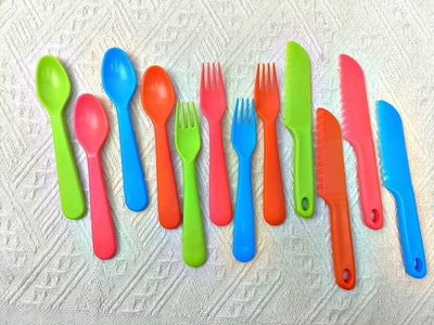 12Pcs Kids Cutlery Set, Plastic Toddler Utensils Forks and Spoons with Serrated Nylon Knives for School Lunch Box or Travel with Bright Colors, Reusable Kids Silverware Set Also for Adults